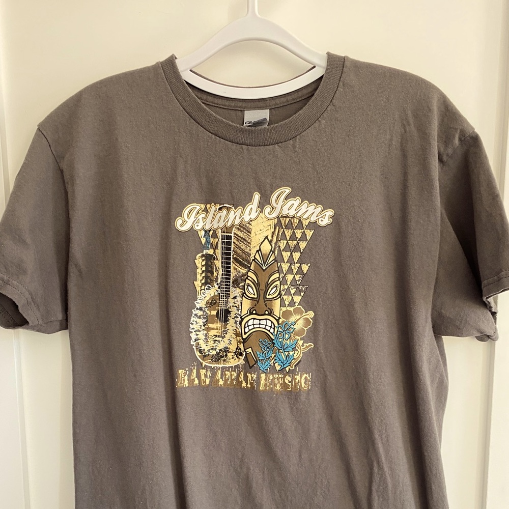 Graphic Hawaiian Music T shirt